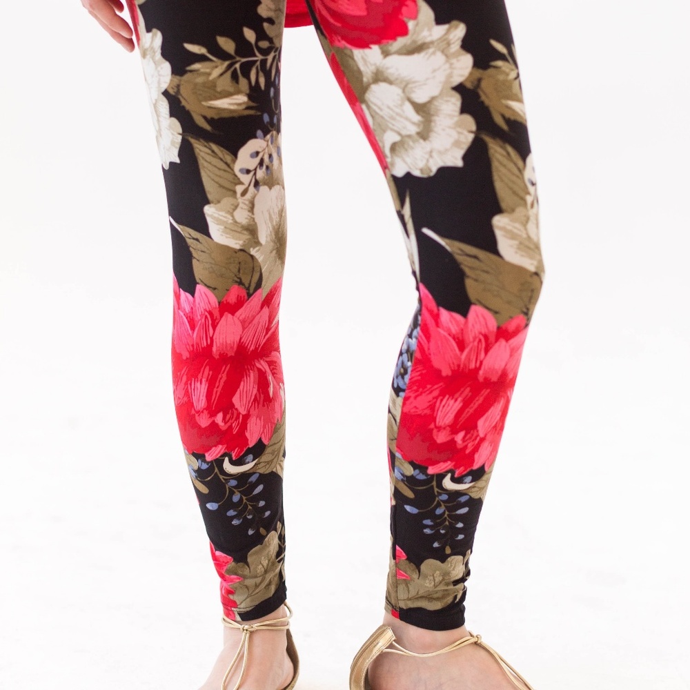 NWT Agnes & Dora Dahlia Friends leggings Size S/M